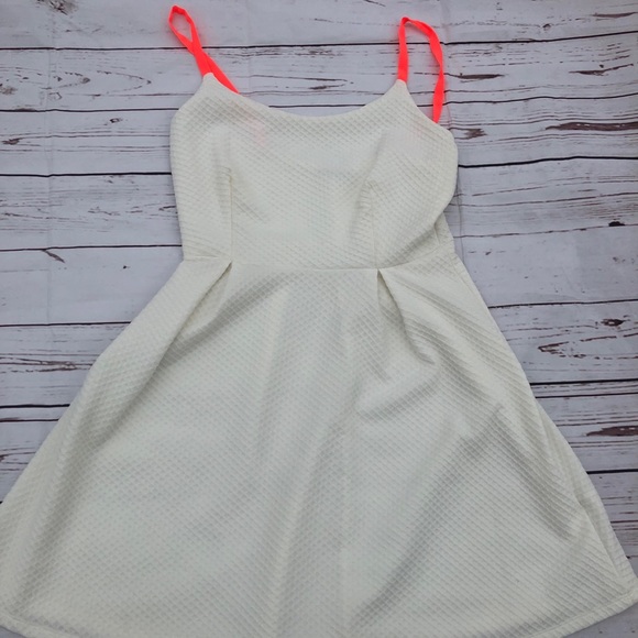 White Dress With Orange Straps - Picture 3 of 5